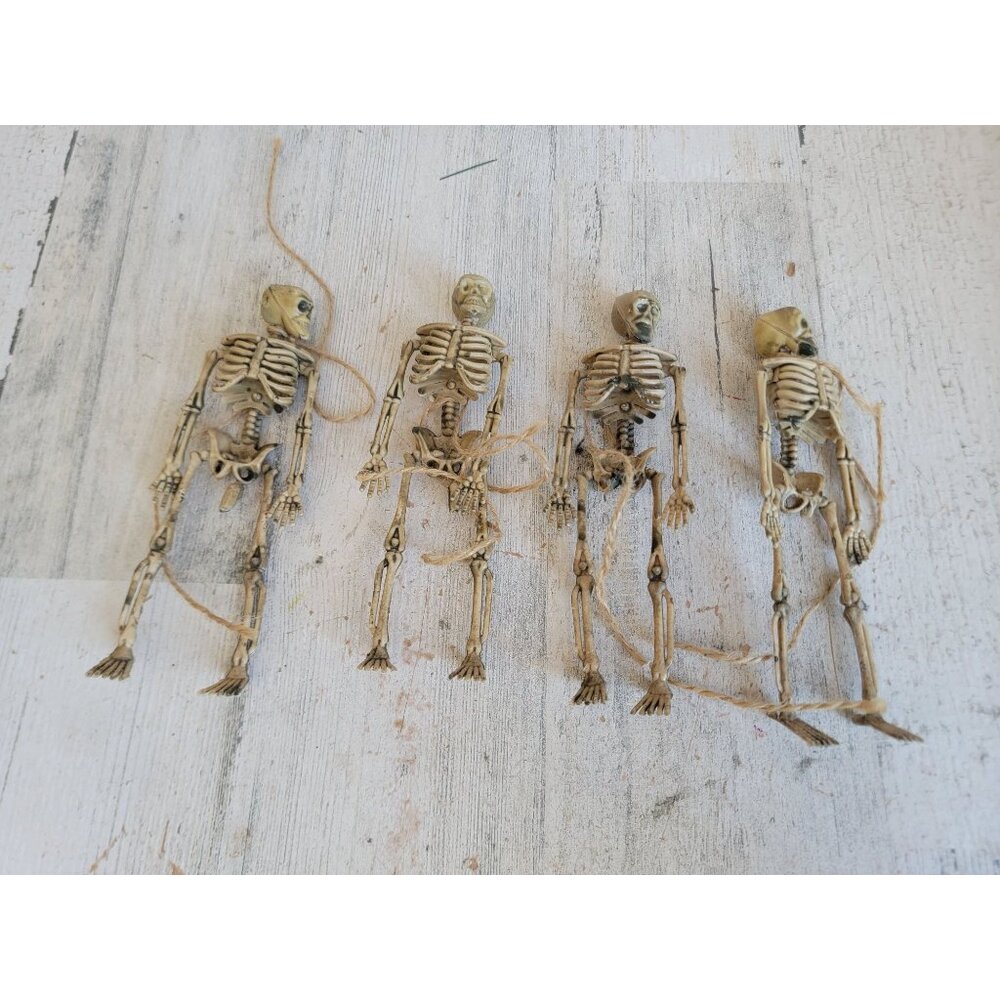 Miniature‎ hanging skeleton corpse Halloween set ornament